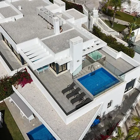 Luxury Penthouse, Private Pool & Jacuzzi - La Cala